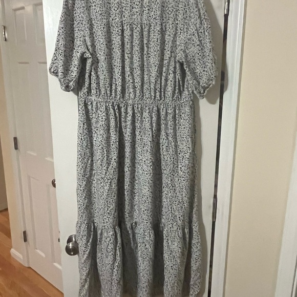 Sonoma Tiered Dress Size large - Picture 8 of 11